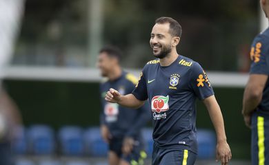 Everton Ribeiro é escalado para jogo contra a Venezuela, pelas Eliminatórias da Copa do Mundo