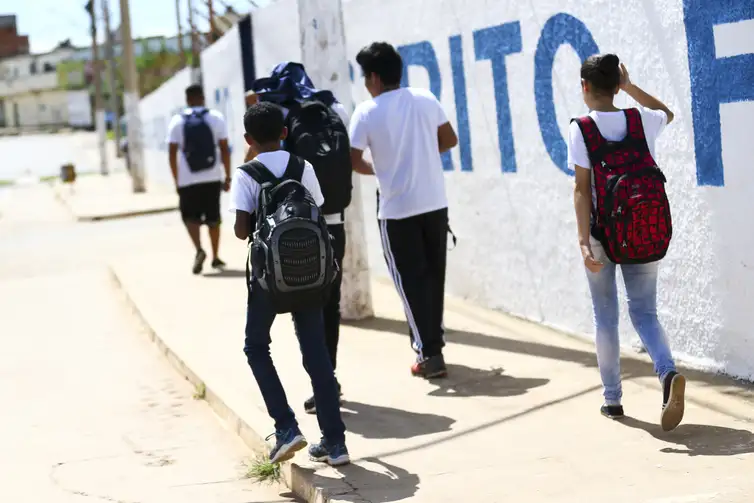 Alunos saindo de escola na Estrutural.
Foto: Marcelo Camargo/Agência Brasil/Arquivo