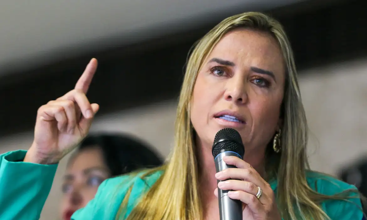 Governadora�do DF recebe alta ap�s apresentar quadro de pneumot�rax