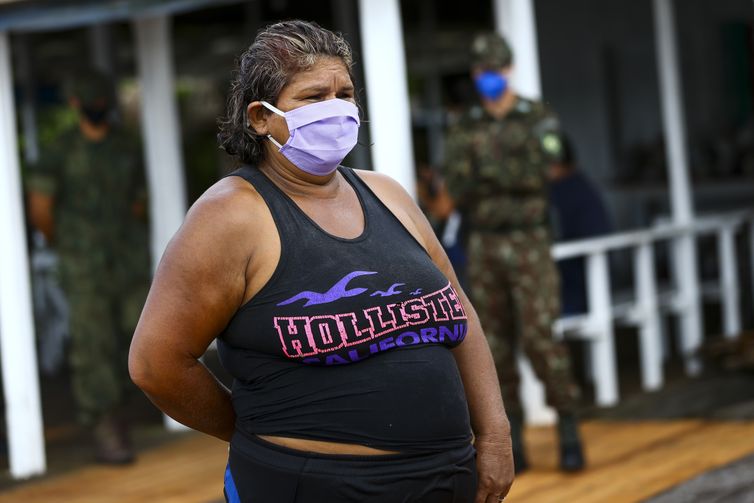 Marcele Lobato, moradora da comunidade São Sebastião.