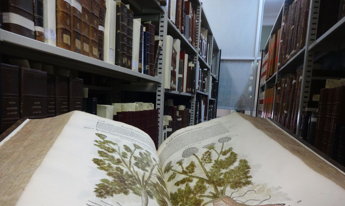 Livro raro do século 16 será exibido em mostra no Jardim Botânico do Rio