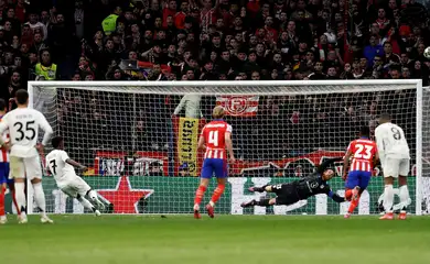Vinícius Júnior perde pênalti durante partida do Real com o Atlético
12/03/2025
REUTERS/Juan Medina