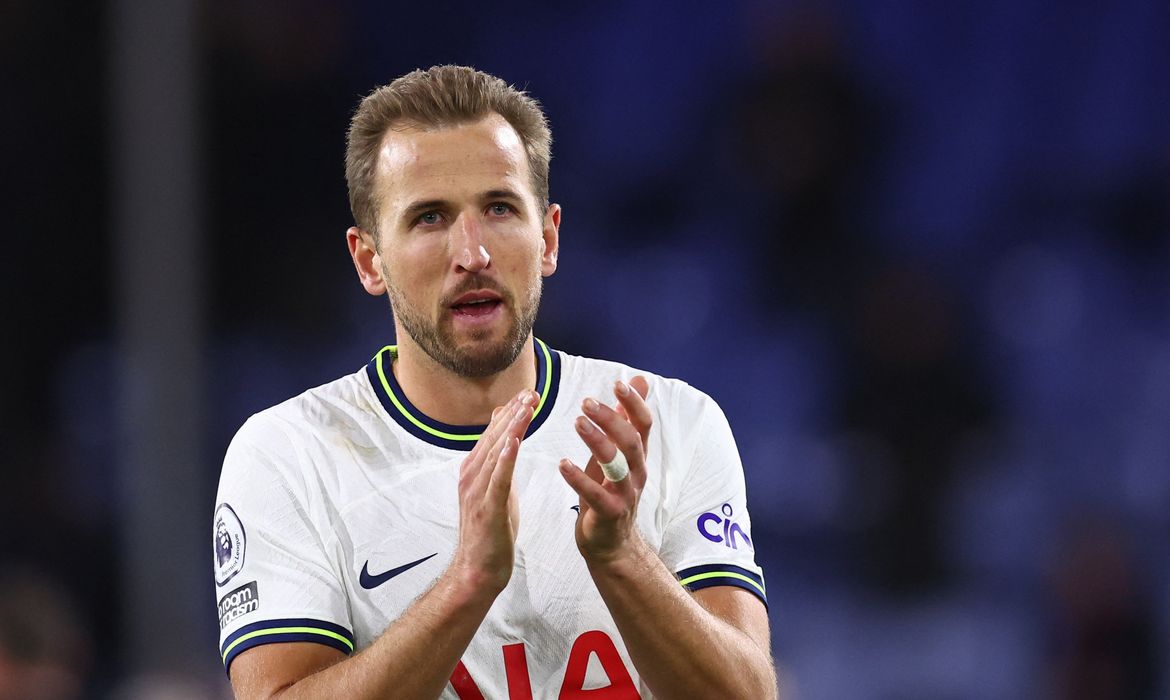 Harry Kane comemora vitória do Tottenham sobre o Crystal Palace