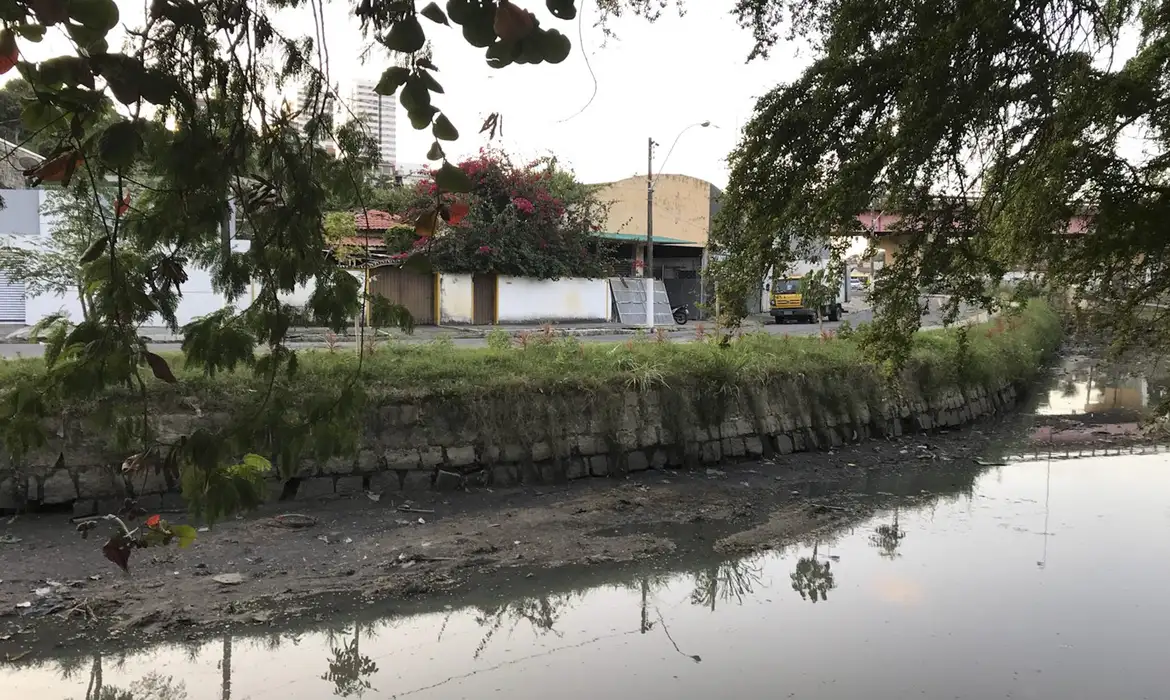 Carolina Gonçalves/Agência Brasil Saneamento básico em Maceió