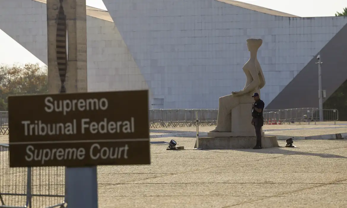Brasília (DF) 10/09/2025 - A Primeira Turma do Supremo Tribunal Federal (STF) realiza o quarto dia de julgamento dos réus do Núcleo 1 da trama golpista, formado pelo ex-presidente Jair Bolsonaro e mais sete aliados.  Foto: Fabio Rodrigues-Pozzebom/ Agência Brasil