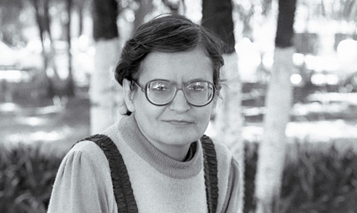 Orides Fontela: a radicalidade de uma vida dedicada à poesia