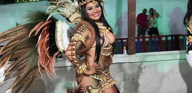 Thaína Barbosa, rainha do folclore do boi mangangá 