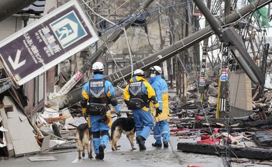 Police officers are engaged in search and rescue operations in Wajima, Ishikawa Prefecture, on Jan. 7, 2024, following a deadly New Year's Day earthquake that struck the central Japan prefecture and surrounding areas. (Kyodo)
==Kyodo
NO USE JAPAN