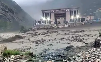 July 8, 2025: Photo taken from social sites shows the flooded river which swept away the Nepal-China Friendship Bridge at Rasuwagadhi border point in Rasuwa, Nepal on July 8,2025. The Nepal-China Friendship Bridge, a key bridge on the trade route between Nepal and China has been swept away and vehicles parked at the customs yard have been washed off by the flooded Bhotekoshi River in Rasuwagadhi early Tuesday morning, July 8, officials said. (Credit Image: Reuters/Sunil Sharma/ZUMA Press Wire/Proibida reprodução