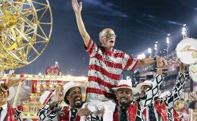Rio de Janeiro (RJ), 18/02/2026 - Mestre Ciça durante desfile no Grupo Especial da escola de samba Unidos do Viradouro na Marquês de Sapucaí, no Carnaval 2026. Foto: Tata Barreto /Riotur