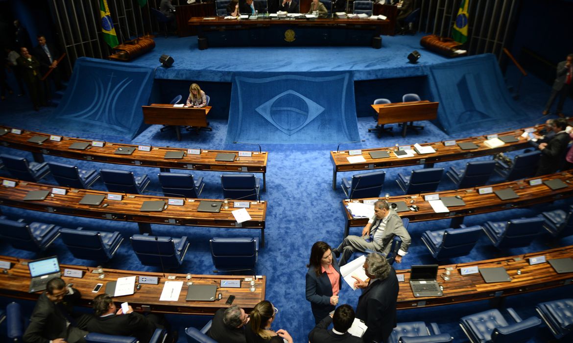 Plenário do Senado aprovou em segundo turno a PEC 74/2013, que inclui o transporte como direito social na Constituição (Fabio Rodrigues Pozzebom/Agência Brasil) 