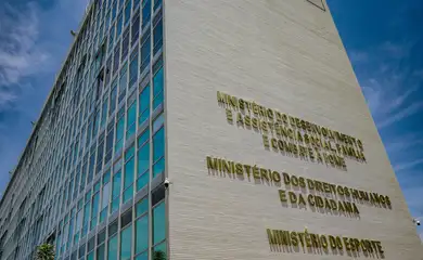 Brasília (DF), 11/10/2023, Prédio do Ministério do Desenvolvimento e assistência social, Família e Combate à Fome, Ministério dos Direitos Humanos e da Cidadania e ministério dos Esportes, na Esplanada dos Ministérios em Brasília.  Foto: Rafa Neddermeyer/Agência Brasil