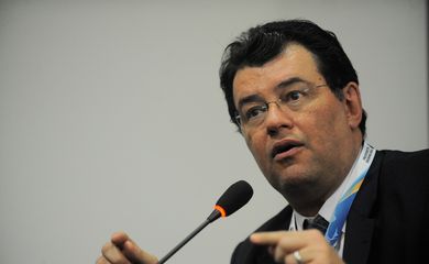 O ministro de Minas e Energia, Eduardo Braga, participa de debate sobre energia eólica no país, durante a 6ª edição do Brazil Windpower (Fernando Frazão/Agência Brasil)