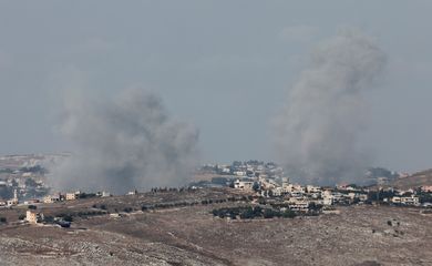 Fumaça perto de Nabatieh, no Líbano
 16/10/2024   REUTERS/Karamallah Daher