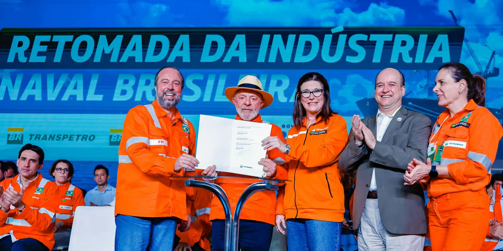 Lula defende venda direta de diesel para baratear ao consumidor Lula defende venda direta de diesel para baratear ao consumidor