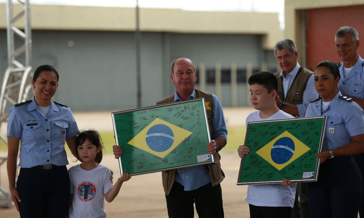 Em fala a integrantes da operação de resgate dos brasileiros, o ministro da Defesa, Fernando Azevedo, disse que o sentimento era de “orgulho, de missão cumprida”