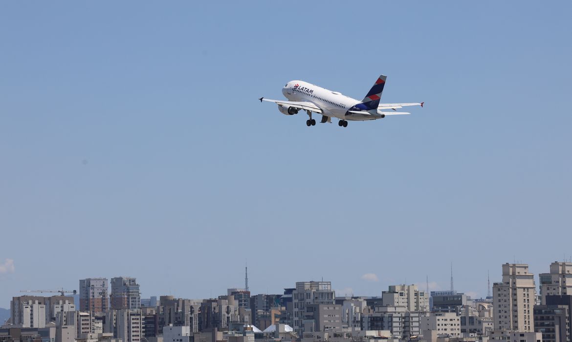 Greve na Argentina provoca alteração nos voos da Latam