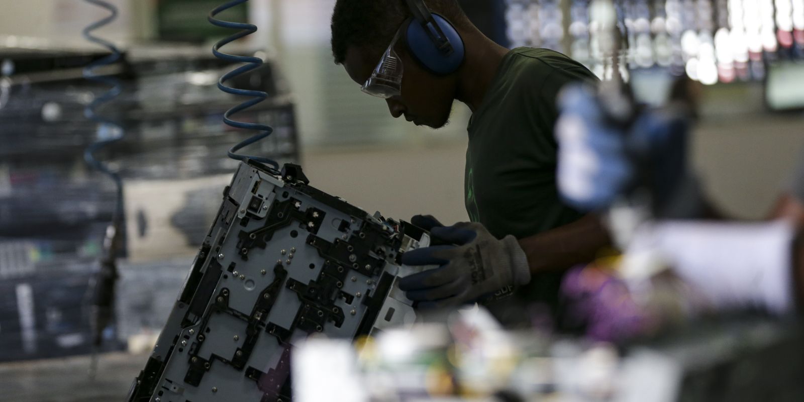 Estudo do Ipea aponta população ocupada nos maiores níveis em 10 anos