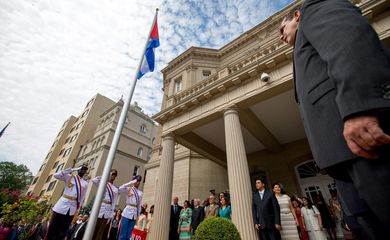 Bandeira de Cuba é hasteada no Departamento de Estado norte-americano (Agência Lusa/Direitos Reservados)