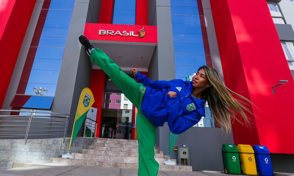 A atleta Valéria Kumizaki, do caratê, foi escolhida como porta-bandeira do Brasil na Cerimônia de Abertura dos Jogos Sul-Americanos de Cochabamba 2018, na Bolívia.
