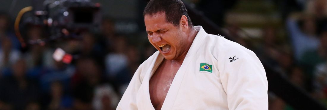 Rafael Silva leva medalha de bronze no judô