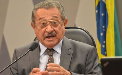 Brasília - O presidente da Comissão de Constituição e Justiça (CCJ) do Senado, José Maranhão, durante reunião na qual os senadores concordaram em adiar para a próxima segunda-feira a votação do parecer contra Delcídio do Amaral (Antonio