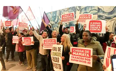 Povo sem medo e MTST fazem ato pela taxação de bilionários