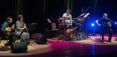 Terno Carioca em show no Cena Musical