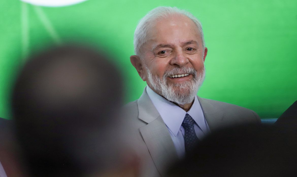 Brasília (DF) 22/05/2024 - O presidente Luiz Inácio Lula da Silva sanciona o projeto de lei (PL 1.026/2024) que estabelece alíquotas reduzidas no âmbito do Programa Emergencial de Retomada do Setor de Eventos (Perse).
Foto: Joédson Alves/Agência Brasil