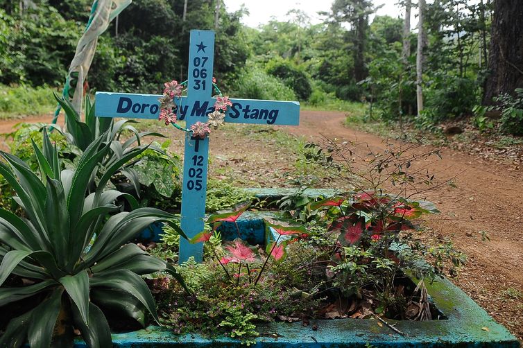 Completam dez anos do assassinato da missionária norte-americana Dorothy Stang. Na foto, placa em homenagem a Dorothy no local onde a missionária foi assassinada (Tomaz Silva/Agência Brasil)