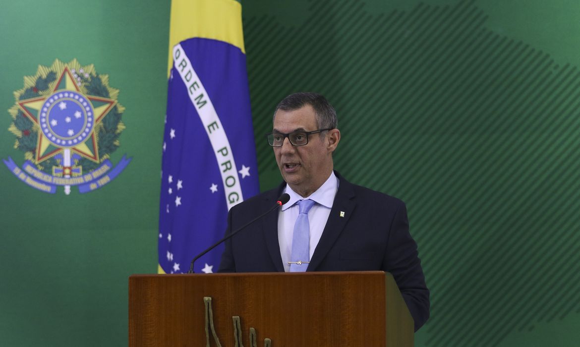 O porta-voz da Presidência da República, Otávio Rêgo Barros, fala à imprensa, no Palácio do Planalto