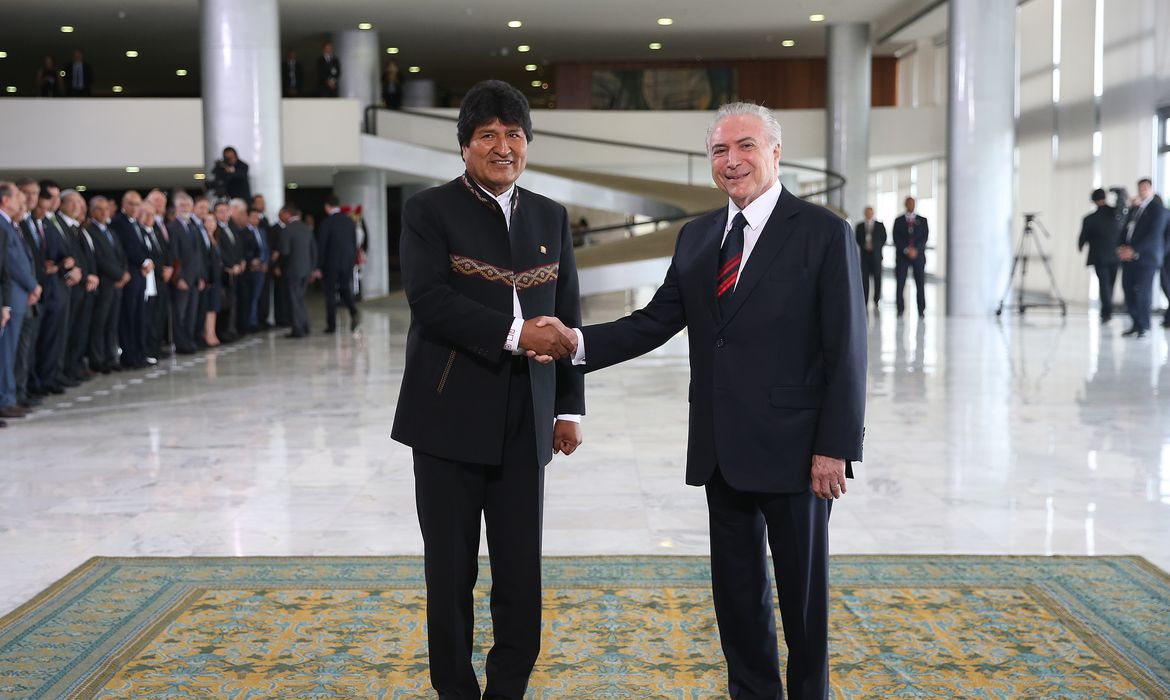 Brasília - O presidente da Bolívia, Evo Morales, é recebido no Palácio do Planalto pelo presidente Michel Temer (José Cruz/Agência Brasil)