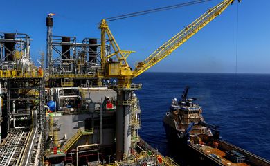 Rio de Janeiro (RJ), 28/09/2023 - Navio-plataforma P-71, instalado no campo de Itapu, no pré-sal da Bacia de Santos, a 200 km da costa do Rio de Janeiro. Foto:Tânia Rêgo/Agência Brasil