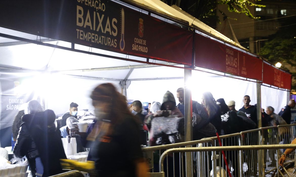 Com o frio, SP aciona operação para pessoas em situação de rua