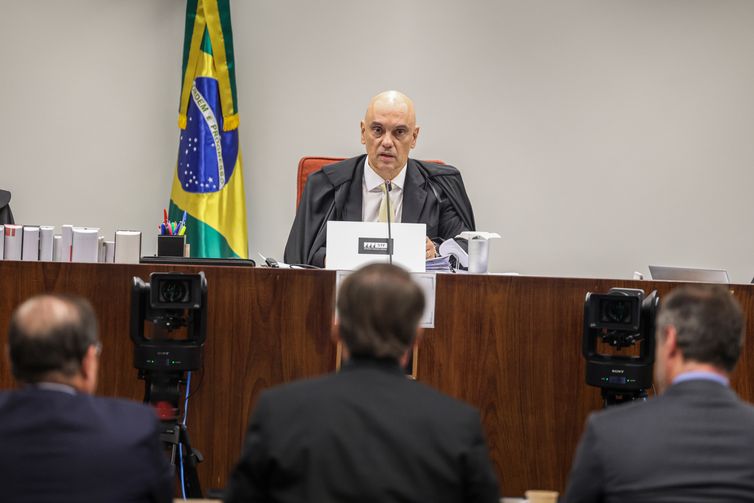 Brasília (DF), 10/06/2025 - O ex presidente Jair Bolsonaro (c) durante depoimento da 1 turma do STF.
O ministro do Supremo Tribunal Federal (STF) Alexandre de Moraes começa a ouvir os réus do núcleo 1 na ação da trama golpista, os interrogatórios ocorrerão presencialmente na sala de julgamentos da primeira turma da corte 
Foto: Valter Campanato/Agência Brasil