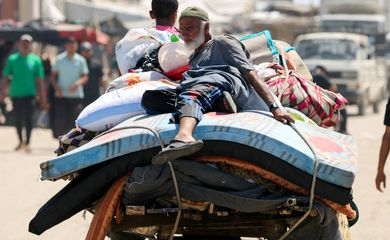 Palestinos fogem de Rafah em meio a operação militar de Israel
 7/6/2024   REUTERS/Hatem Khaled