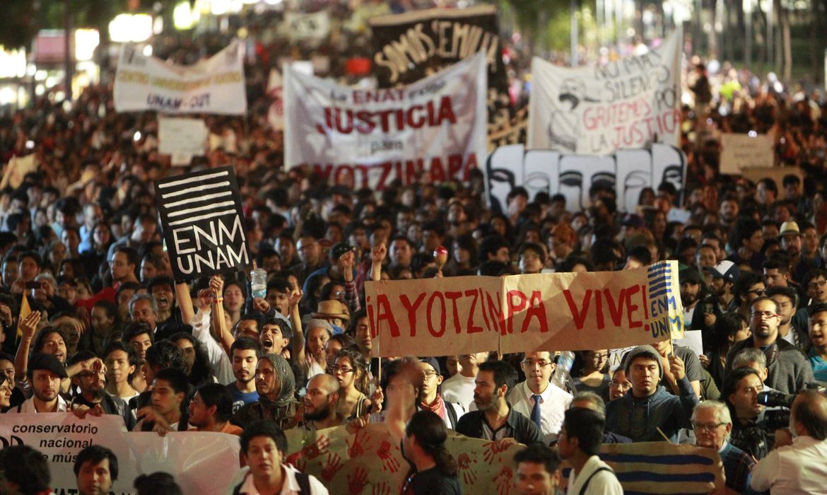Protesto no México contra desaparecimento de estudantes