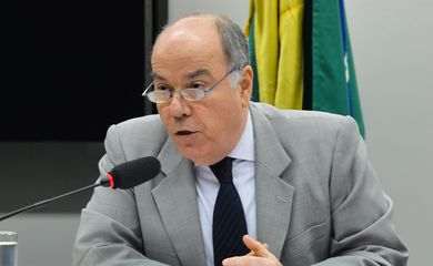 O ministro das Relações Exteriores, Mauro Vieira, explica a política externa brasileira em audiência pública conjunta das comissões de Relações Exteriores e de Segurança Pública (Antonio Cruz/Agência Brasil)