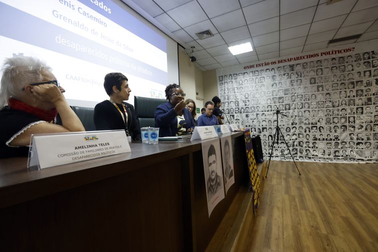 São Paulo (SP), 16/04/2025 - Ministra dos Direitos Humanos e da Cidadania Macaé Evaristo durante coletiva de imprensa na UNIFESP para apresentar identificação de duas ossadas de desaparecidos políticos (Denis Casemiro e Grenaldo de Jesus Silva). Foto: Paulo Pinto/Agência Brasil