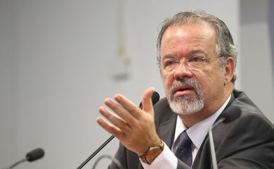Brasília - Ministro da Defesa, Raul Jungmann, em audiência pública na Comissão de Relações Exteriores e Defesa Nacional do Senado (Antonio Cruz/Agência Brasil)