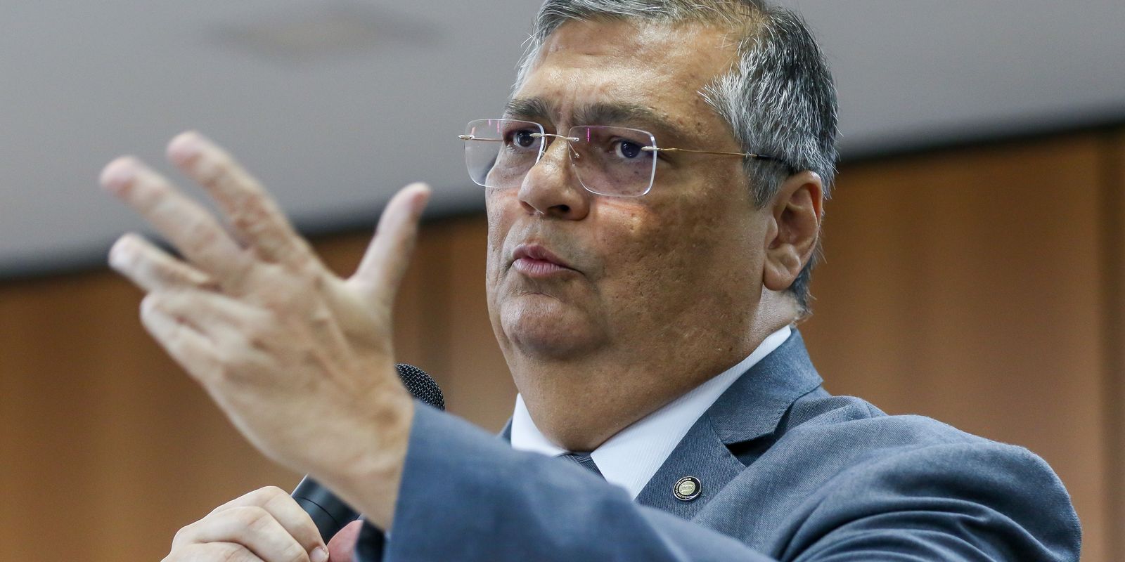 Flávio Dino cita ameaça de parlamentares e deixa de ir à Câmara 6 Flávio Dino cita ameaça de parlamentares e deixa de ir à Câmara