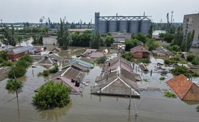 A view shows a flooded area after the Nova Kakhovka dam breached, amid Russia's attack on Ukraine, in Kherson, Ukraine June 7, 2023. REUTERS/Vladyslav Smilianets