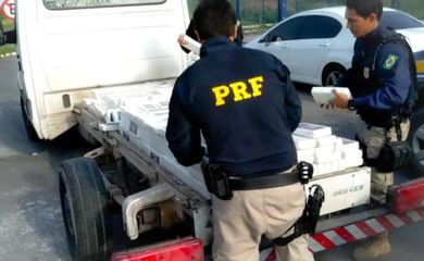 PRF apreende no Rio carregamento de cocaína escondida em uma caminhonete 