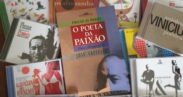 Livro &quot;Vinicius de Moraes - O Poeta da Paixão&quot;, de José Castello