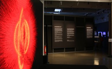 Exposição “O que não se vê – Rhizomatiks”, com instalações interativas do coletivo japonês Rhizomatiks, na Japan House.
