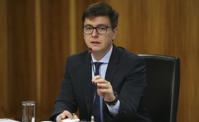 O secretário de Trabalho do Ministério da Economia, Bruno Dalcolmo, durante divulgação de dados do Cadastro Geral de Empregados e Desempregados (Caged)