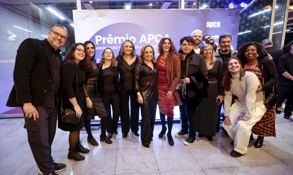 São Paulo (SP), 10/06/2025 - Entrega do prêmio da associação paulista de críticos de arte (APCA).
O prêmio APCA é uma das mais respeitadas premiações culturais do Brasil, reconhecendo a excelência em áreas como arquitetura, artes visuais, cinema, dança, literatura, moda, música erudita, música popular, rádio, teatro, teatro infantil e televisão.  
Foto: Paulo Pinto/Agência Brasil