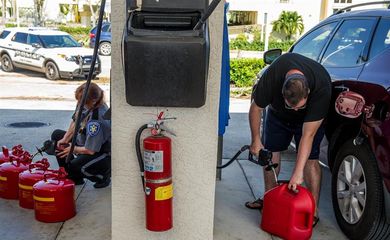 Postos de gasolina em Golden Gate, na Florida, voltam a vender gasolina 