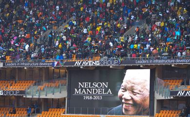 Joanesburgo (África do Sul - 10/12/2013) - Milhares de pessoas foram ao Estádio Soccer City prestar as últimas homenagens ao ex-presidente Nelson Mandela (Marcello Casal Jr/Arquivo Agência Brasil)