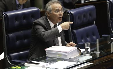 Brasília - O presidente do Senado, Renan Calheiros durante a  discussão da suspensão de parcelas de dívidas dos estados (Fabio Rodrigues Pozzebom/Agência Brasil)